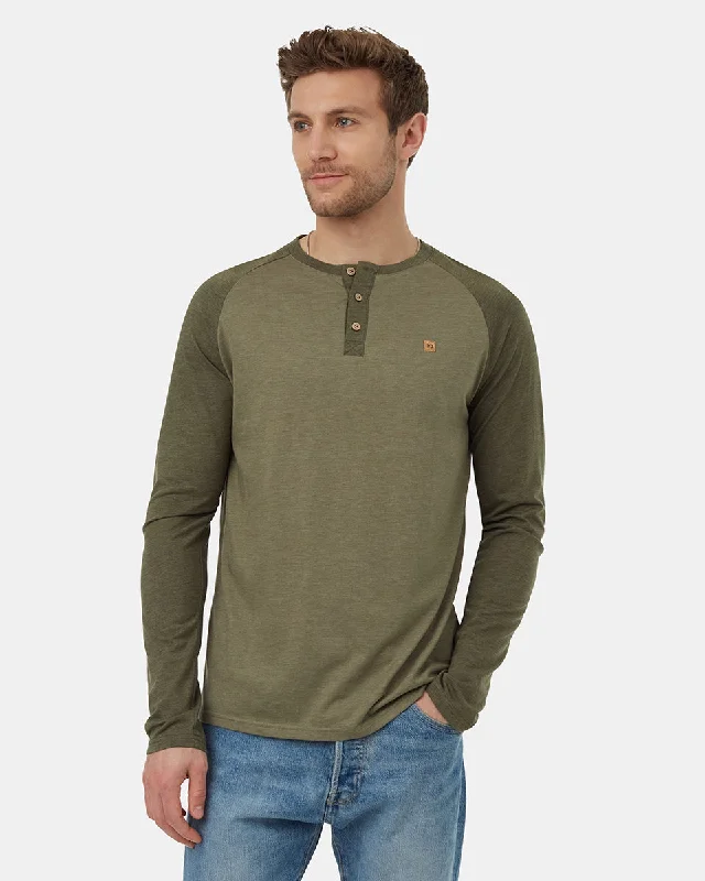 Men's casual athletic t-shirt-Baker Henley Longsleeve