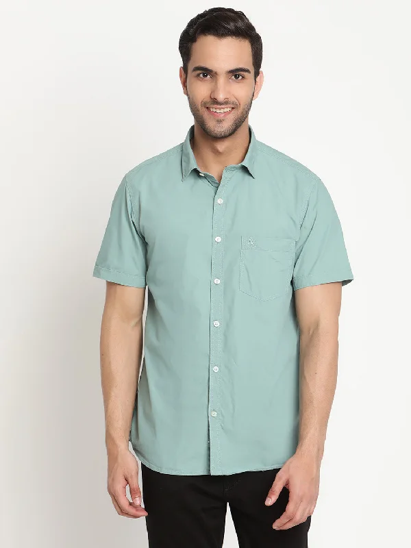 Men's tech-inspired gym wear shirt-Men's Light Green Casual Plain Half Sleeve Shirt