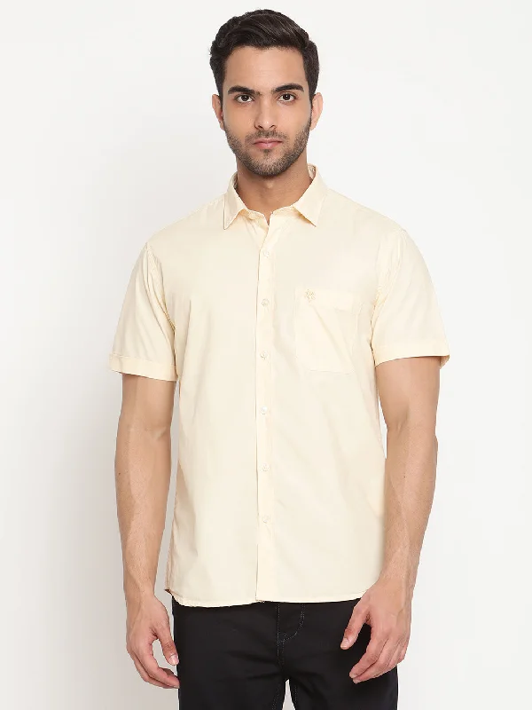 Men's sporty athletic shirt-Men's Light Yellow Casual Plain Half Sleeve Shirt