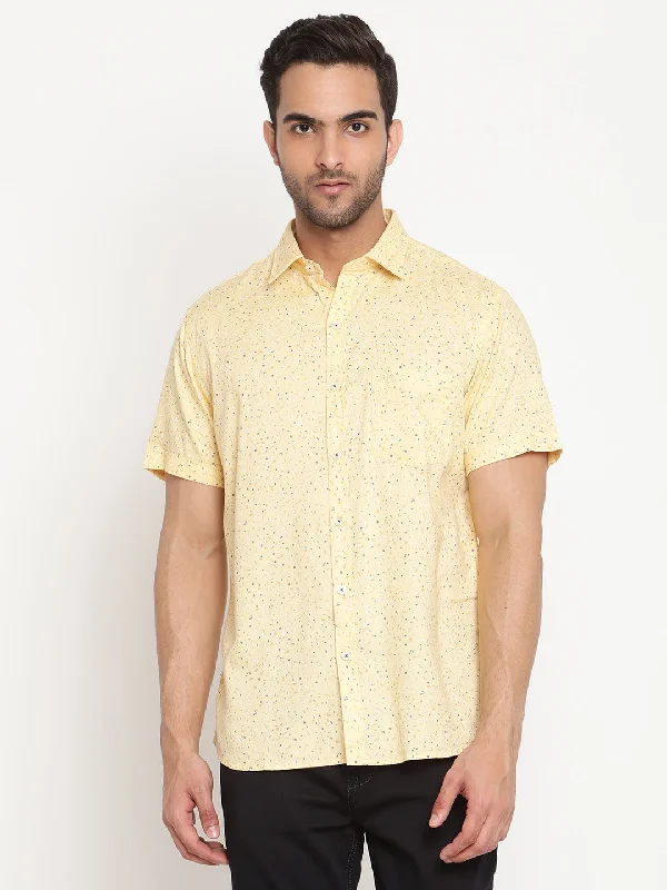 Men's eco-friendly gym shirt-Men's Yellow Casual Abstract Print Half Sleeve Shirt